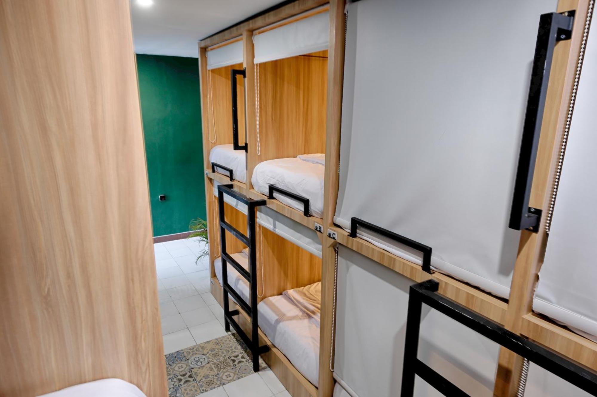 Hubs Hostel Yogyakarta Exterior foto