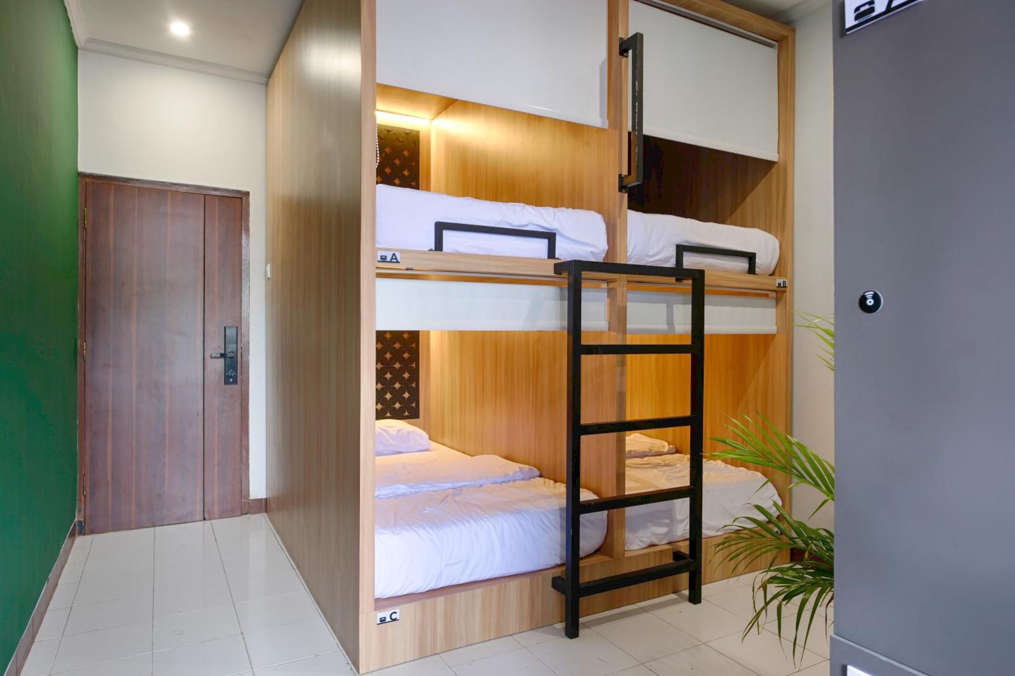 Hubs Hostel Yogyakarta Exterior foto