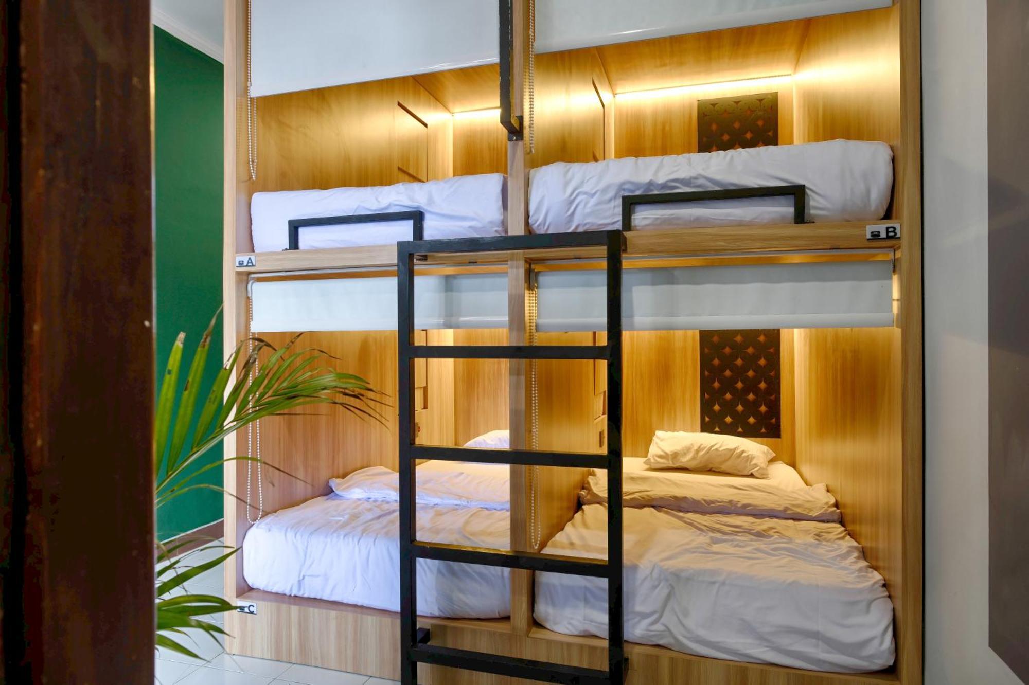 Hubs Hostel Yogyakarta Exterior foto