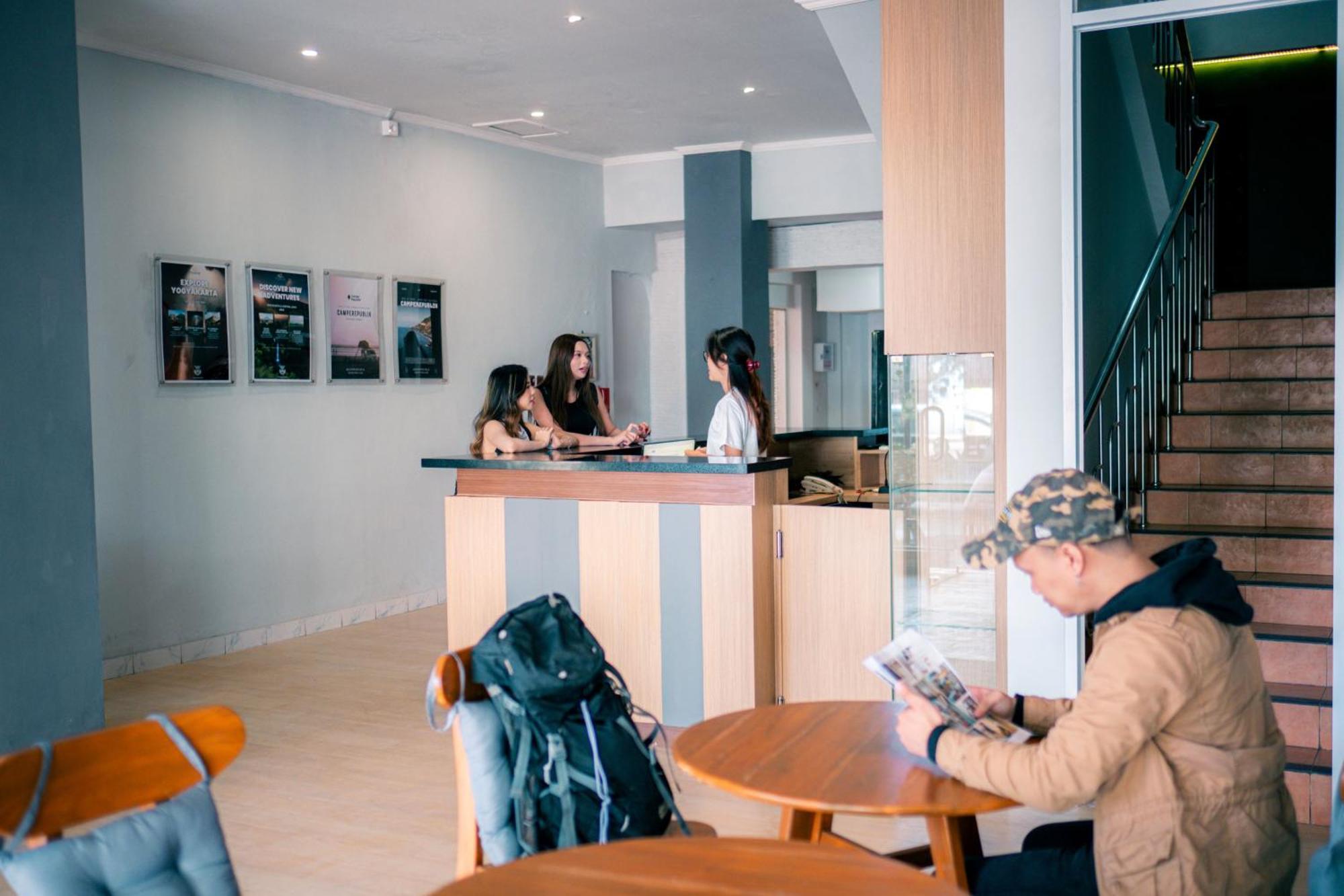 Hubs Hostel Yogyakarta Exterior foto